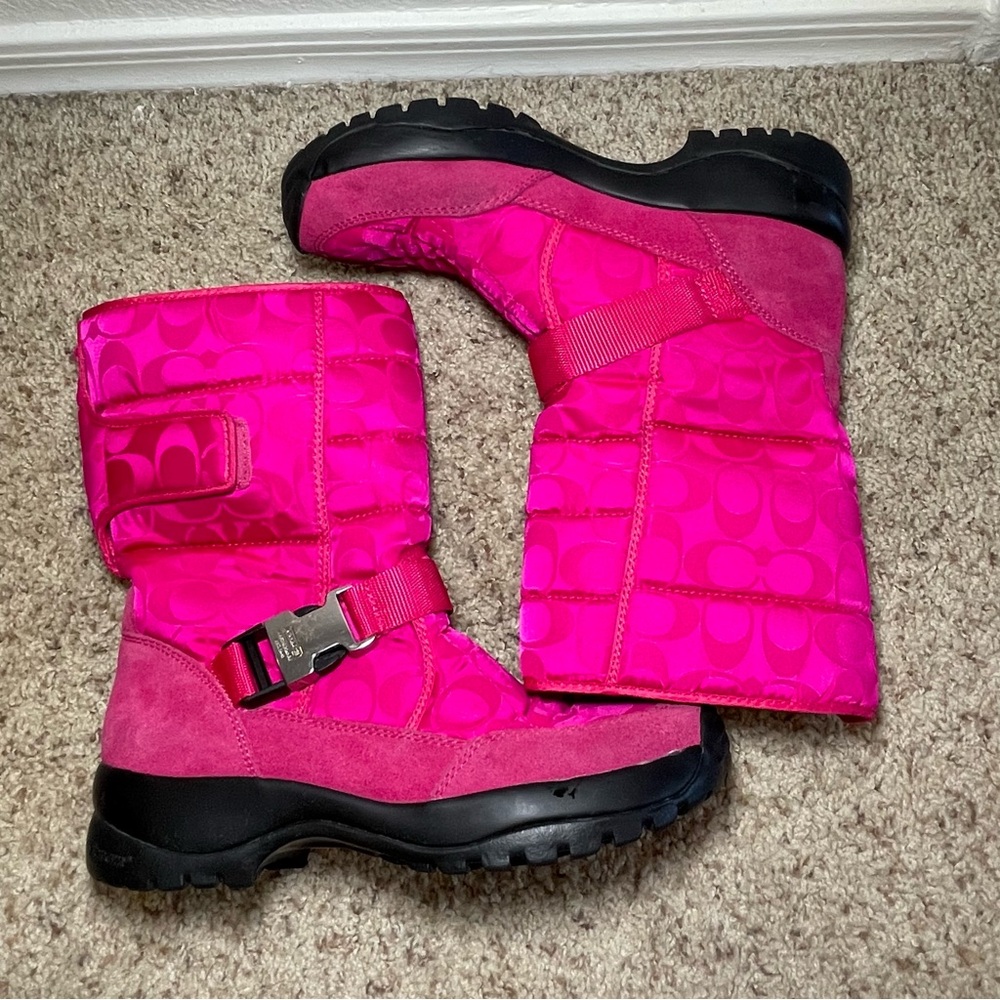 Coach Pink Sharron Boots Size 9.5B Logo Buckle & Suede / Vibram Soles F2020/H11 - Picture 3 of 11